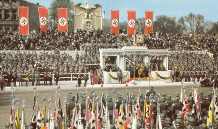 80年前巅峰期德军阅兵：罕见全高清彩照为希特勒庆生