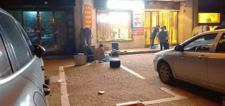 湖南岳阳一男子在洗脚店与修脚工发生纠纷被杀，嫌疑人已落网