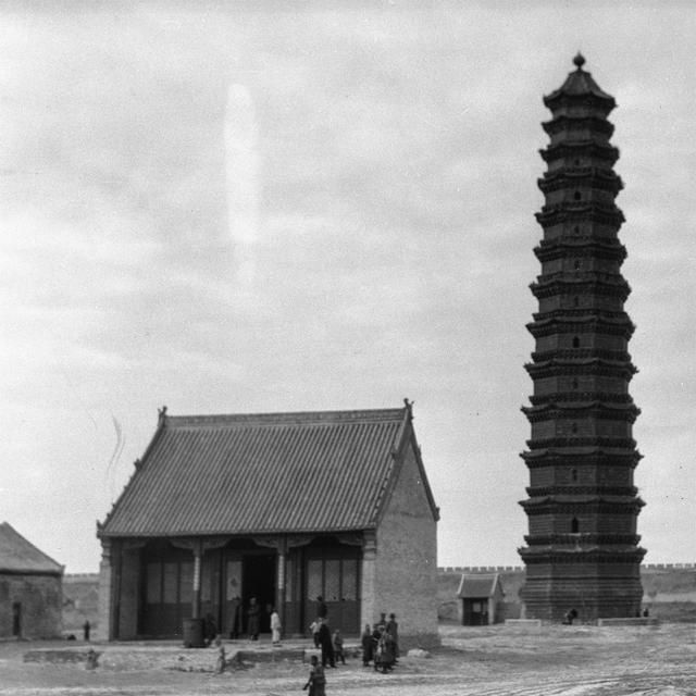 河南开封1923年，古城墙下的百姓生活