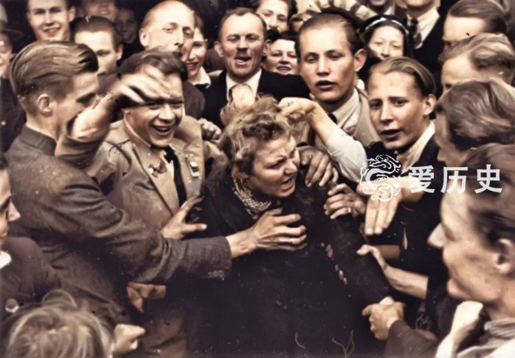 二战后荷兰尽情羞辱与德军有染的妇女剃头泼漆她们余生充满噩梦