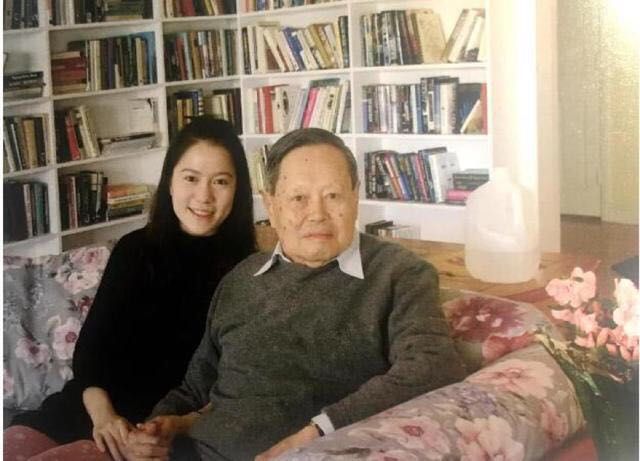96岁杨振宁与42岁翁帆结婚15年恩爱如初，全因翁帆这一点