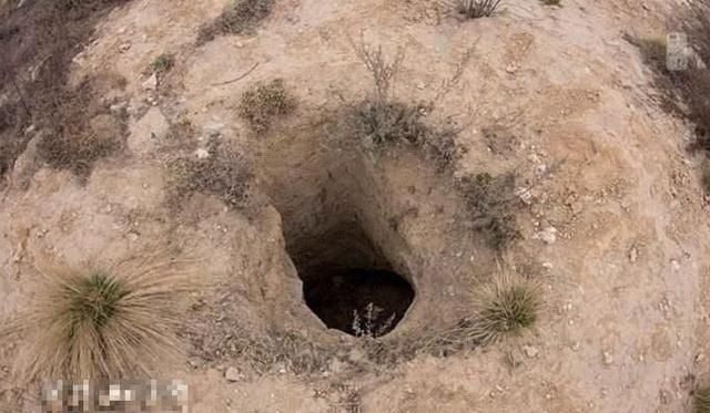 江西一古村发现巨大黑洞，专家发掘遭遇阻拦，原来里面埋着他