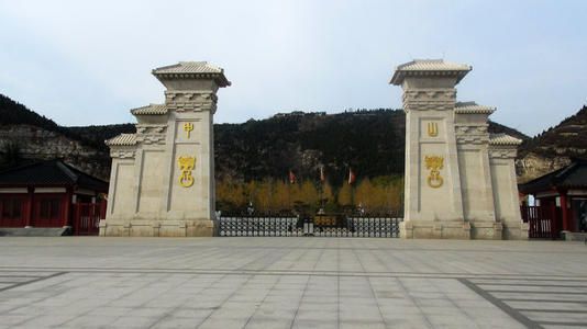 刘胜墓中出土53颗金豆，京城的专家说：我发现墓主的一个秘密