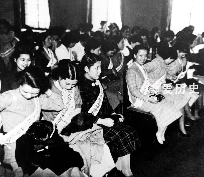 日本侵略画报上的“爱国妇女”全面顶替男人解决战争后顾之忧