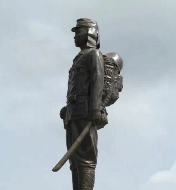 这个被日本侵略的国家，却给日本兵立雕像纪念，还非常感激他们