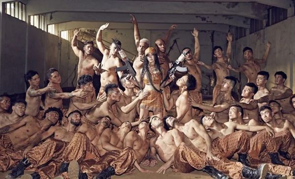 蔡依林和32个裸男一起拍MV，网友：她也太幸福了吧！
