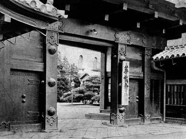 二战后日本贵族被废除，不甘落寞的他们建了个颇为神秘的活动基地