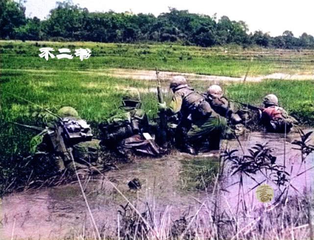 越战上色老照片：镜头下阵亡的美军士兵、平民被枪指着脑袋