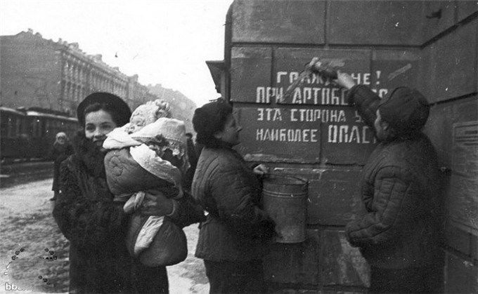 二战被围困的列宁格勒，遇难者约二百万，大多数死于饥饿