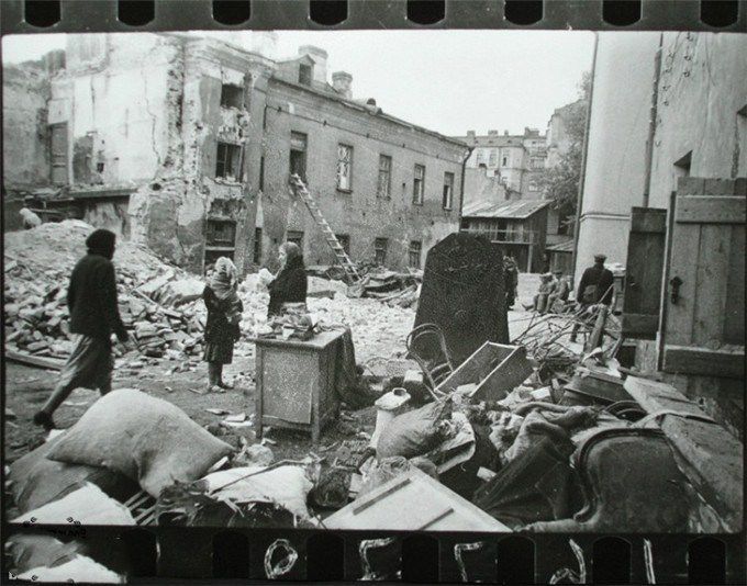 二战被围困的列宁格勒，遇难者约二百万，大多数死于饥饿