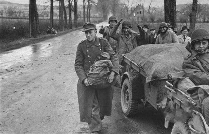 二战在德国投降的战俘，有的放回了家，有的成了“重建法国”的劳动大军