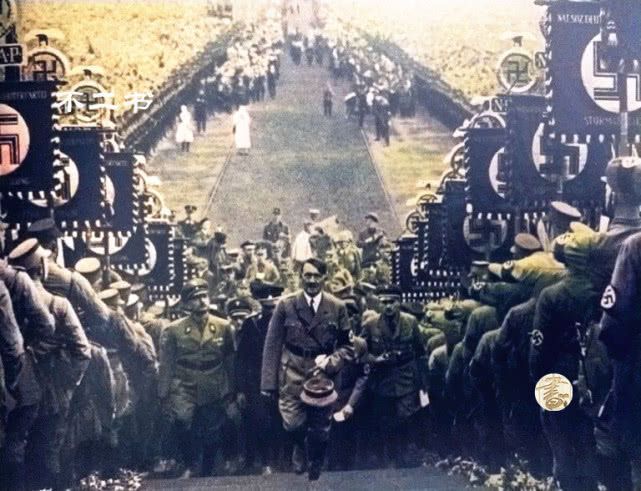 上色老照片：二战前夕军力鼎盛的德国、希特勒疯狂搞阅兵仪式