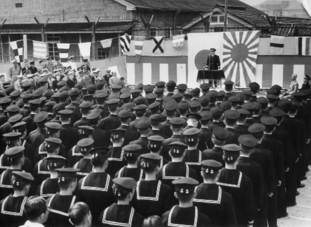 老照片：从解散军队到建立自卫队，二战后日本经历了什么？