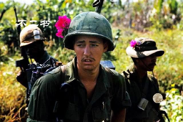 美越战争老照片：镜头下实施入侵的美军、北越士兵被俘虏后遭杀戮