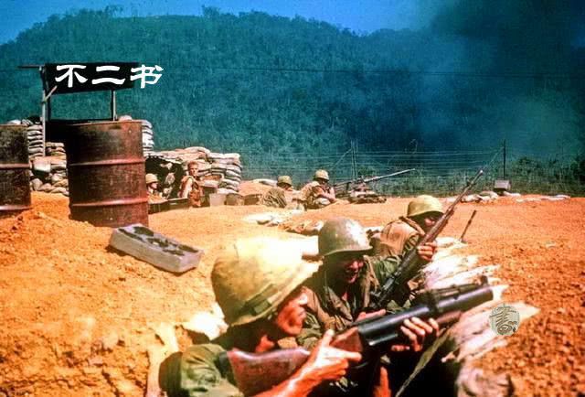美越战争老照片：镜头下实施入侵的美军、北越士兵被俘虏后遭杀戮