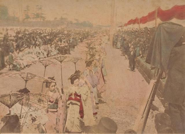 一组老照片：若甲午战争日本败了，他们有心情举办这盛大庆典吗？