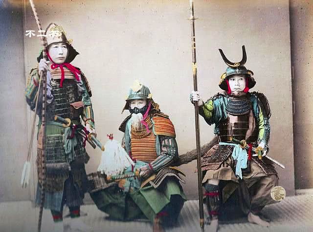 上色老照片：镜头下真实的日本武士，身高如小学生，眼神满是杀气