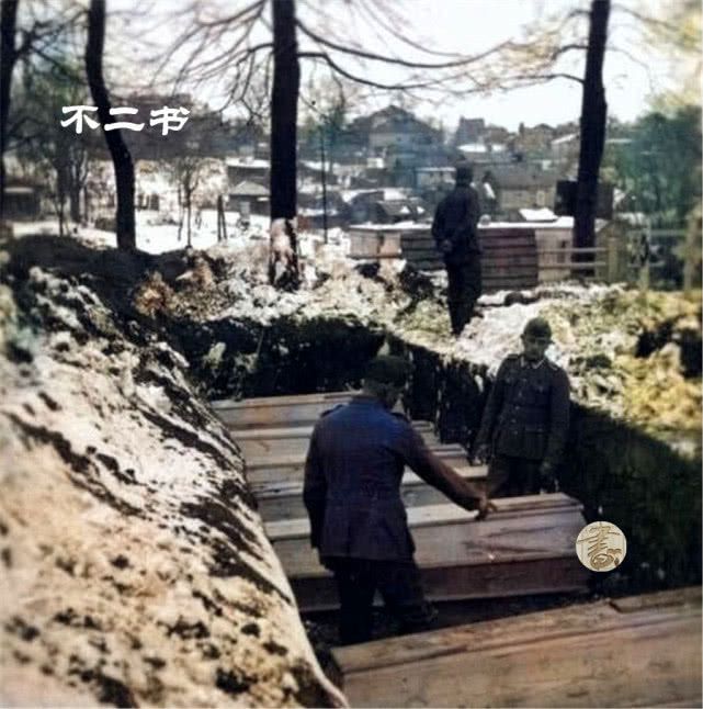 上色老照片：二战中阵亡的德军士兵的葬礼，因希特勒的野心而送命