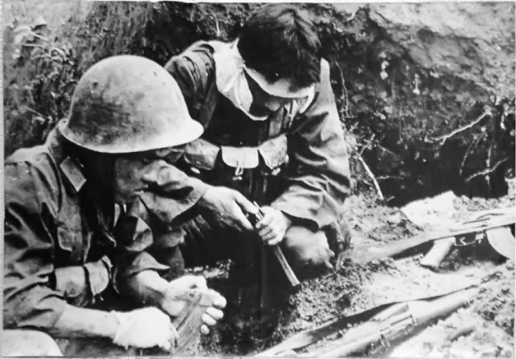 35年前的今天：十五勇士血染老山面对越军加强营死战不退