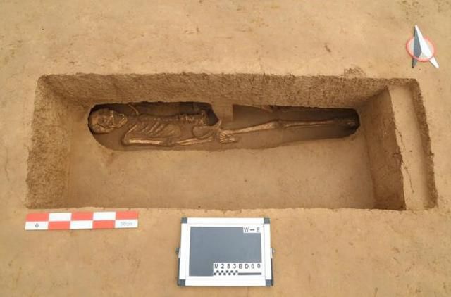 西安一工地发现2000座古墓，难倒考古队：必须躺着和尸骨面对面挖