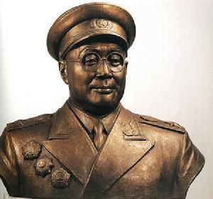 毛泽东说：“传达我命令，大将除外，从上将到少校都要学会游泳!"