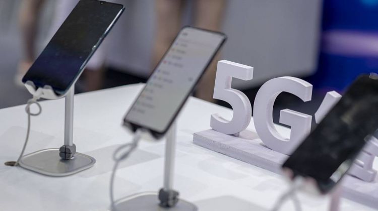 【虎嗅早报】首批8款5G手机获3C认证：华为占4款，未见小米