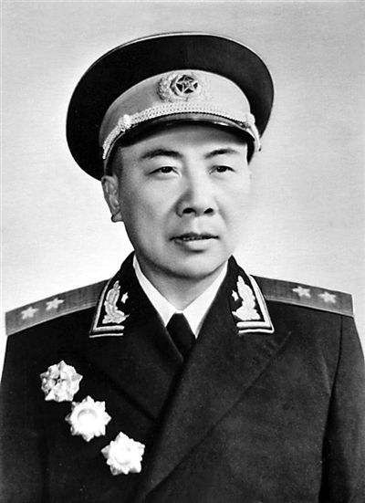 他是“华北雄狮”的第一任军长，歼敌15万，俘虏国军将级军官18名
