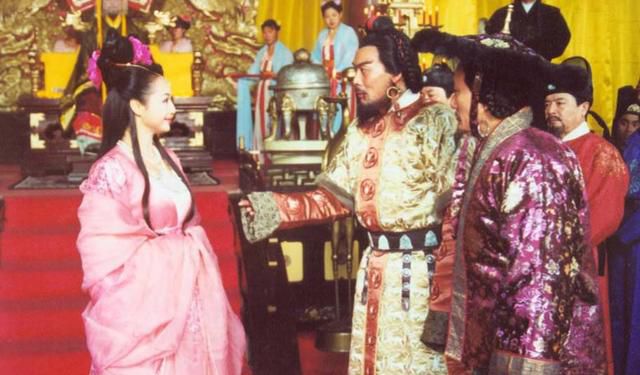 她是皇帝收养的女儿，12岁和亲远嫁他乡，历史地位不亚于王昭君