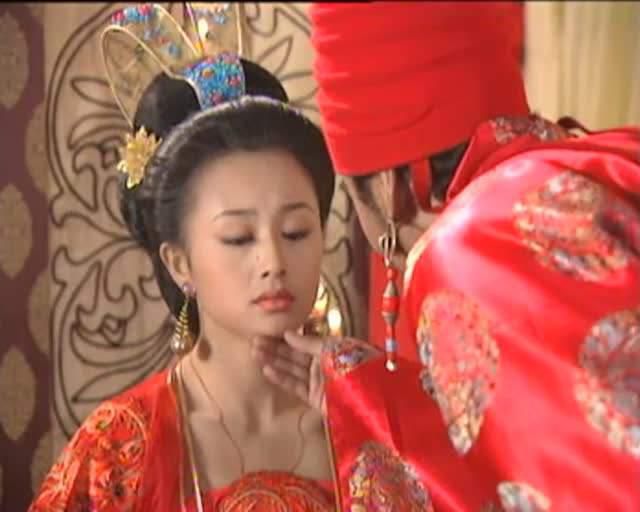 她是皇帝收养的女儿，12岁和亲远嫁他乡，历史地位不亚于王昭君