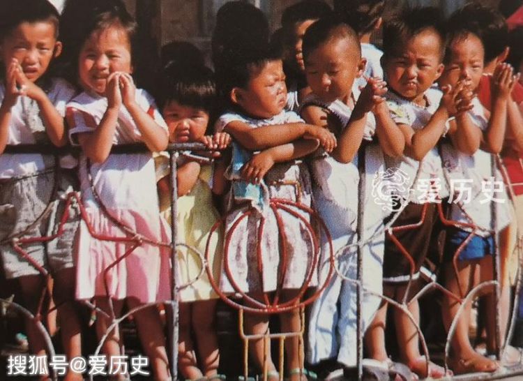 1979年大庆珍贵彩照：见证历史的创业庄田地里小姐姐笑得好开心