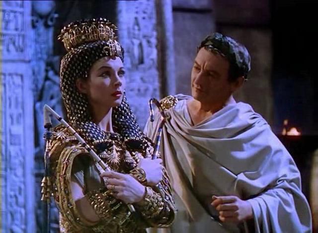 她曾是埃及最有权势的王后，征服无数男人，最后却死在了毒蛇嘴下