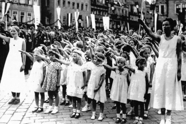 二战时德国制定一生育计划，导致无数少女受害，至今仍被世人诟病