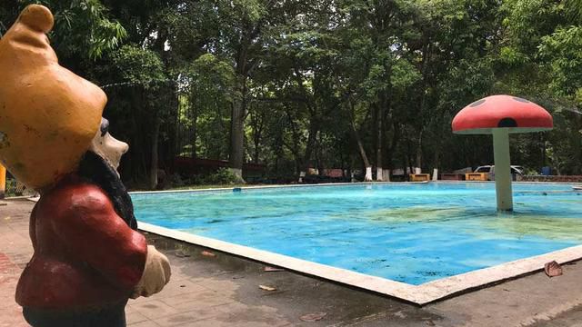 夏天务必注意安全，萨尔瓦多7岁男孩被泳池排水口吸走，万幸没事！