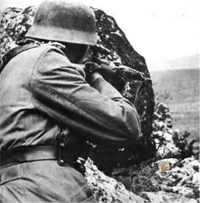 老照片：镜头下二战战场上的狙击手，一把98k百里收人头