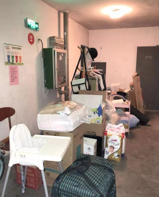 没通过中介和房东续约，杭州夫妻房子被逼搬空！连7个月女儿的上百包冻奶都没放过！