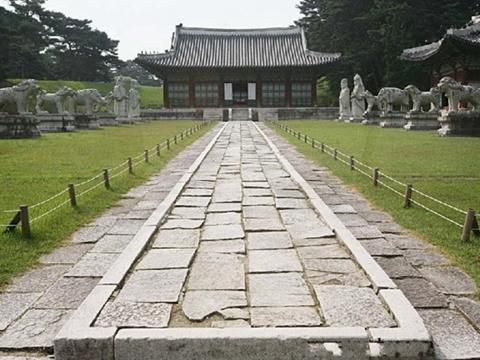 中国陵墓几乎被挖空，为何韩朝陵墓却无人敢盗，原因其实很简单