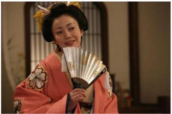 日本幕府时代，将军妻妾超过30就不再待寝，声称合理利用资源