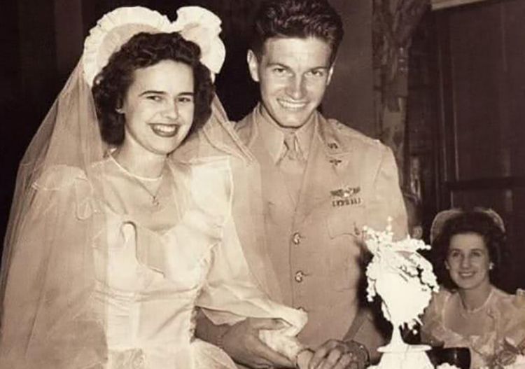 美国飞行员二战离奇失踪，新婚妻子苦等70年，发现真相时泪流满面
