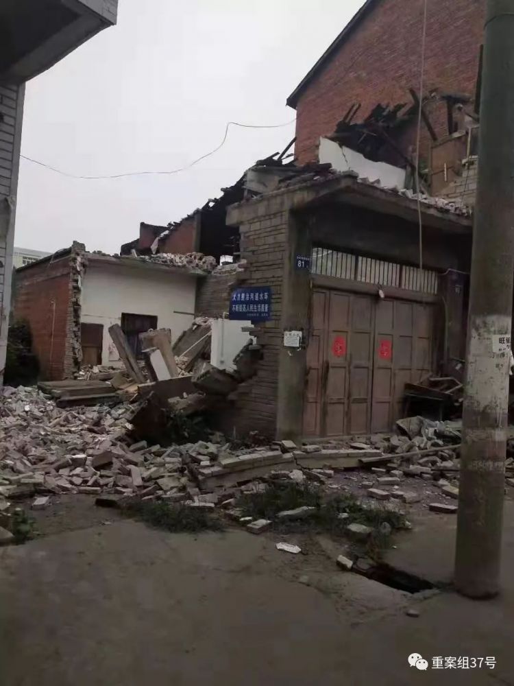 四川威远5.4级地震已致1死53伤，居民称睡觉时被摇醒、家中监控被震翻