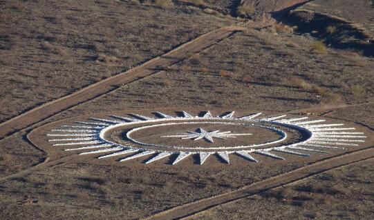 男子沙漠建了一UFO停机坪，自称是外星人指示？到底是不是真的