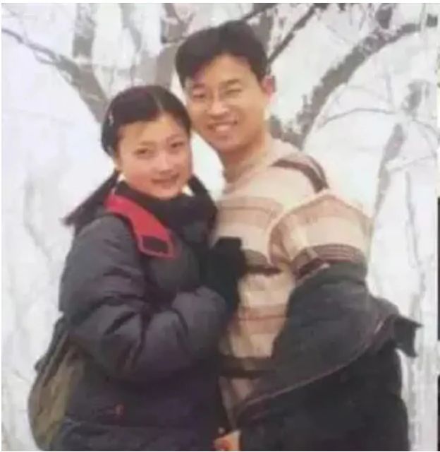 曝王迅的前妻因患癌去世，和现在的90后娇妻也已经分居