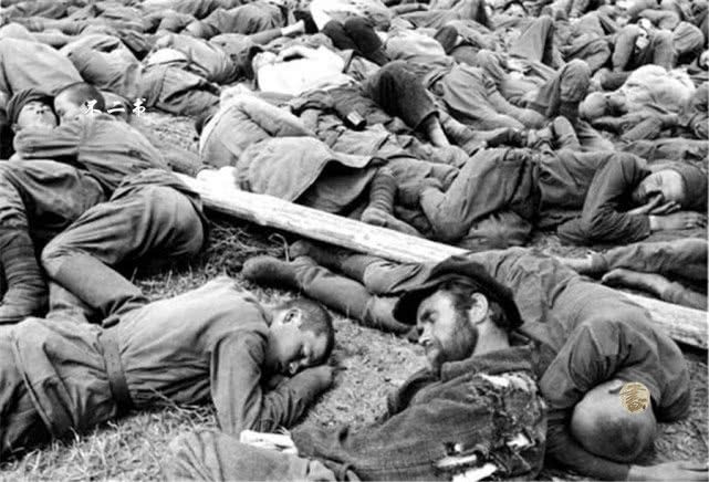 苏德战争中的老照片：德军前期所向披靡，被俘苏军一脸哀伤