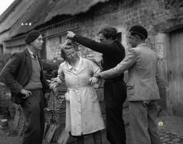 二战老照片：战时与德军有染的法国女性被清算、遭到剃光头发游街