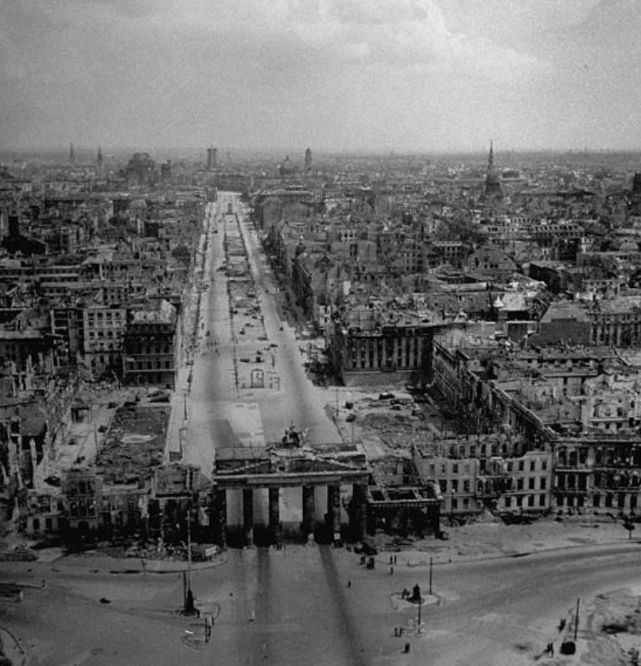 直击柏林战役后的真实老照片：看看纳粹德国败亡之时的惨状