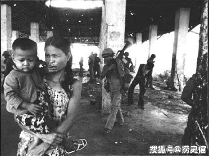 1970年代战乱时的柬埔，政府军不愿为朗诺政权卖命纷纷当逃兵
