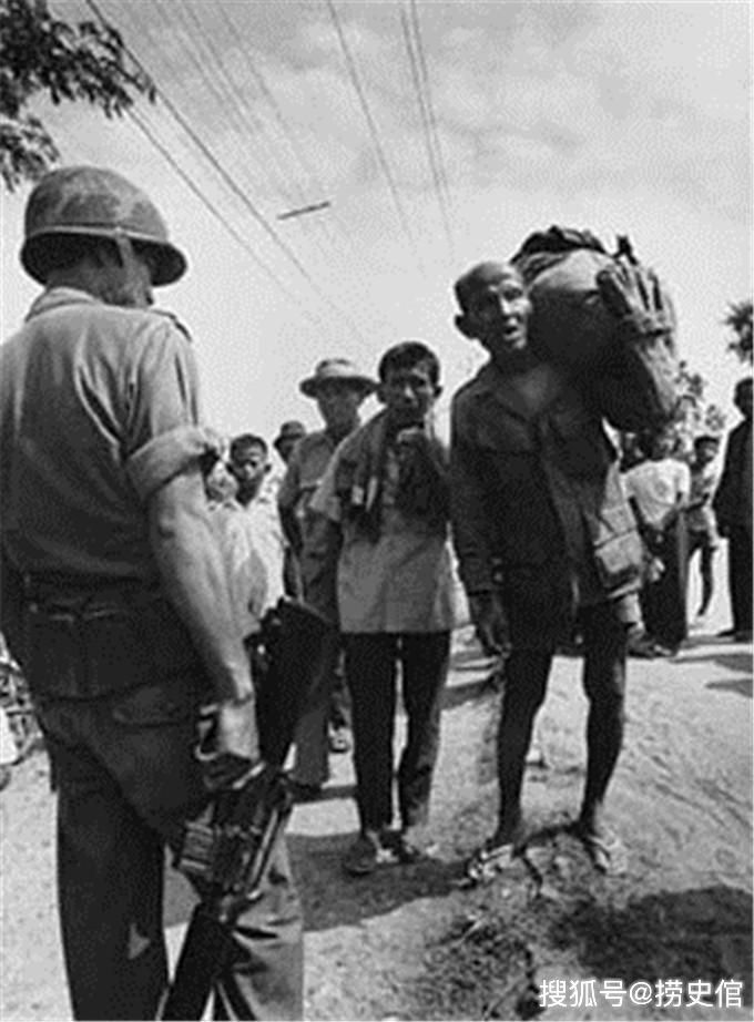 1970年代战乱时的柬埔，政府军不愿为朗诺政权卖命纷纷当逃兵