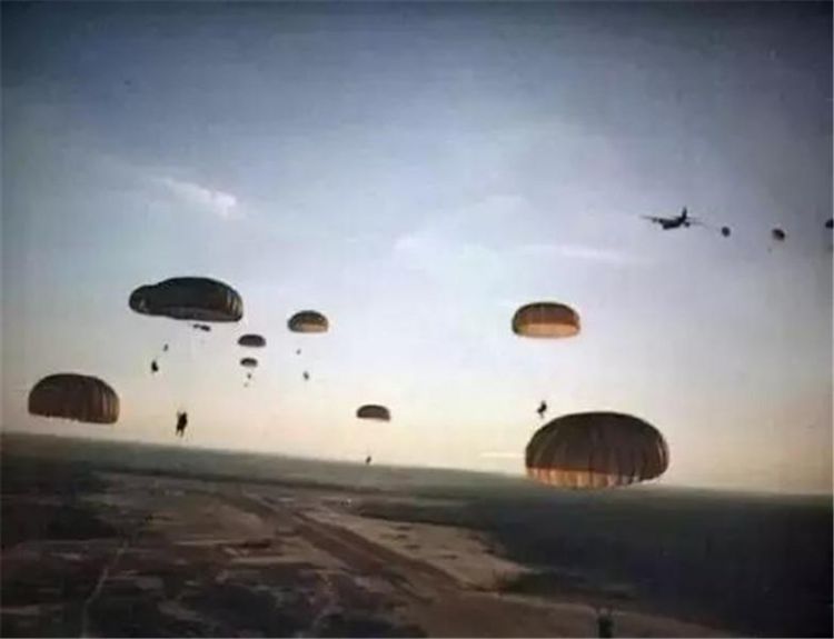 美军空降伞兵，被饿得打晃的志愿军突袭，经审讯才知道其来历