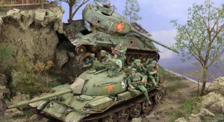 解放军一个坦克连勇猛闯敌阵，配合步兵歼灭越军230多人