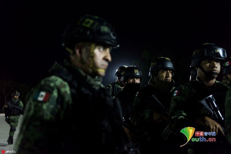 遭重武攻击！墨西哥警方抓大毒枭之子受围攻警察局被包围
