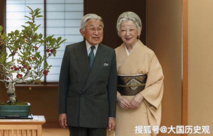 日本天皇首次访华，晚宴时要求撤下一道菜，为何被中方拒绝？